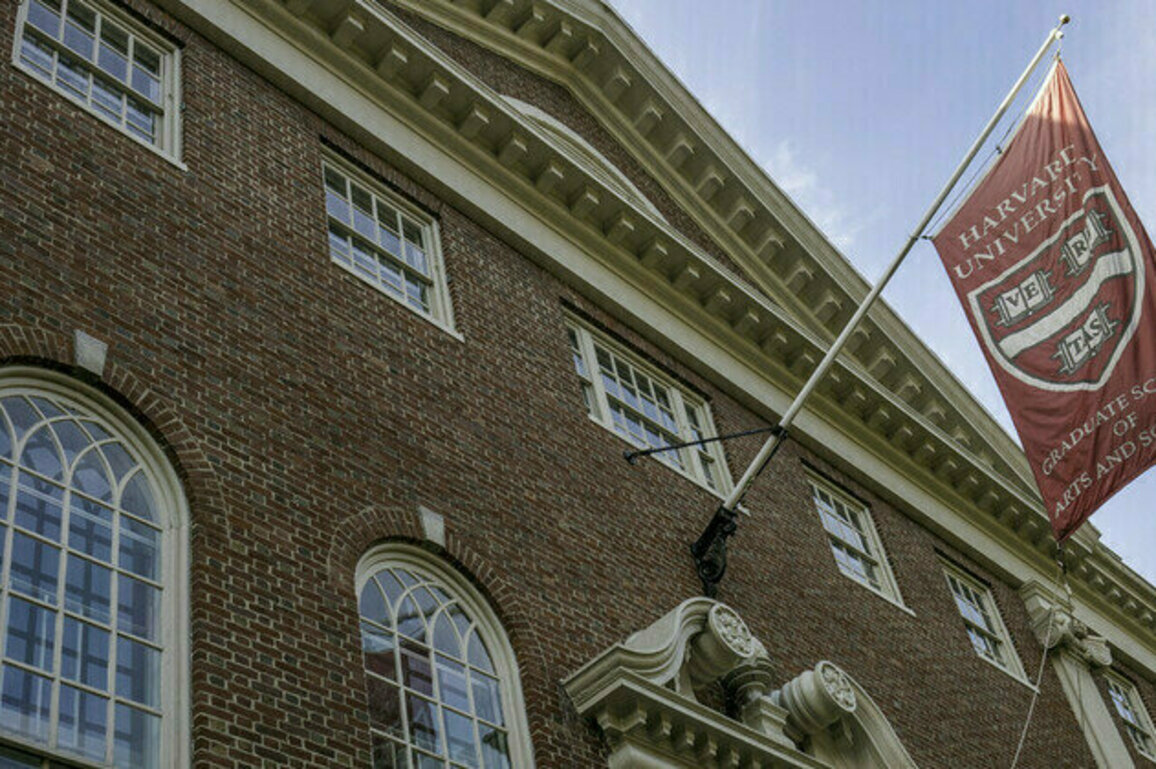 White House halts new grants for Harvard