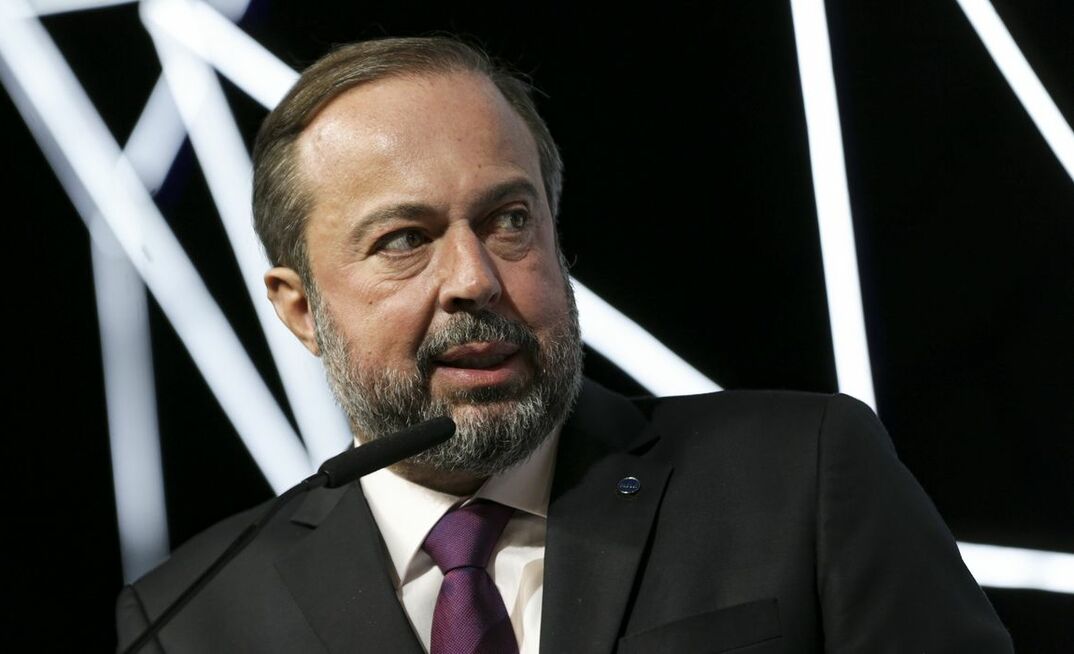 Ministro Alexandre Silveira chegou à China no domingo (20)