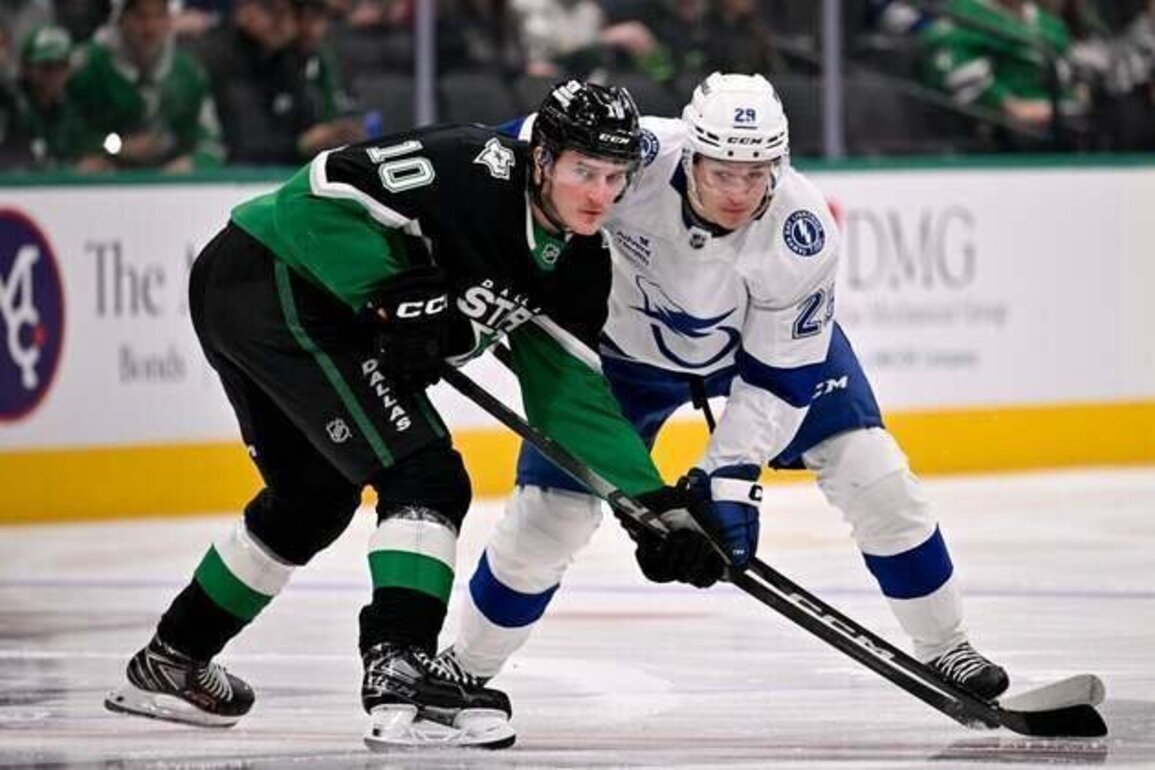 Lightning run point streak to 13 games with thorough win over Stars