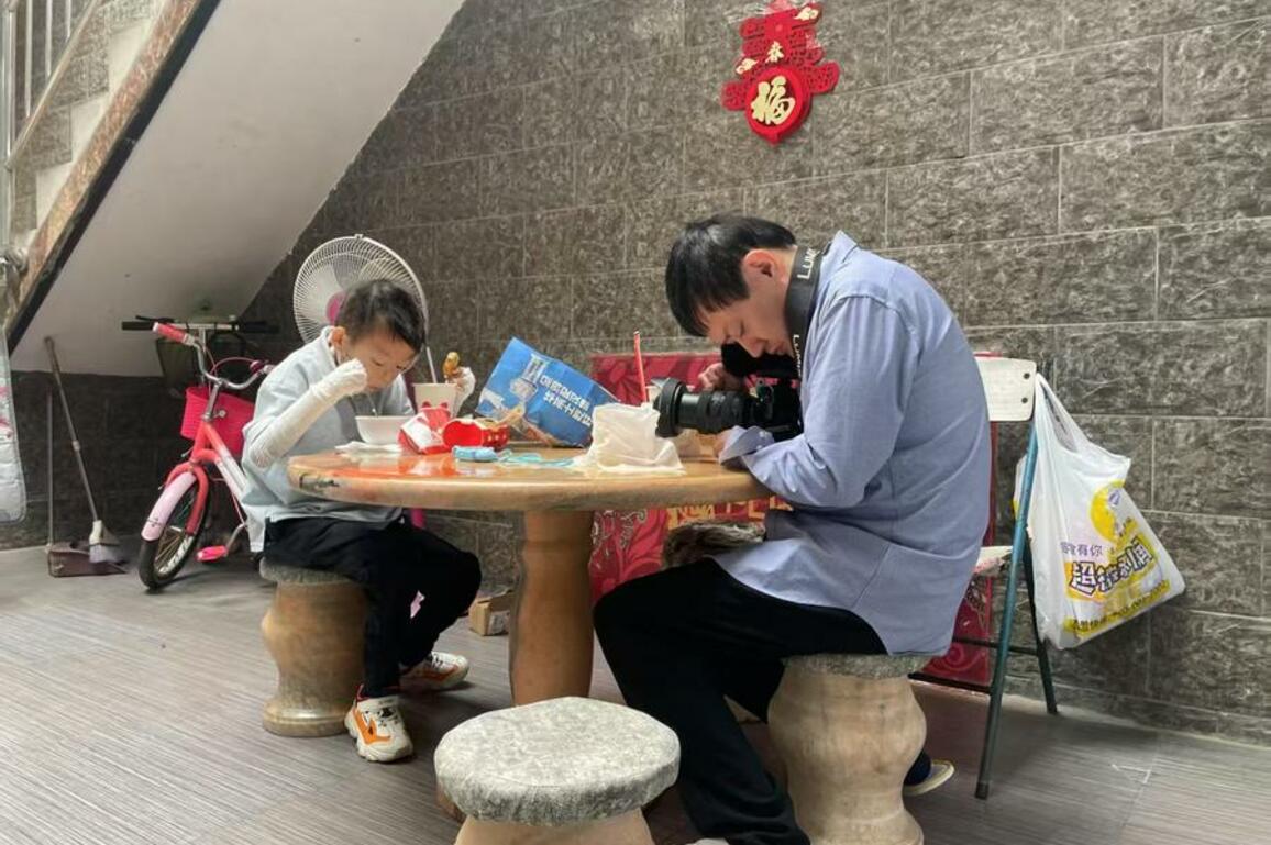 Chinese man with rare skin disease captures stories of other patients via lens