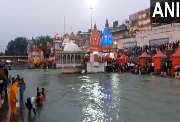 Devotees take holy dip in Ganga at Har Ki Pauri on Basant Panchami