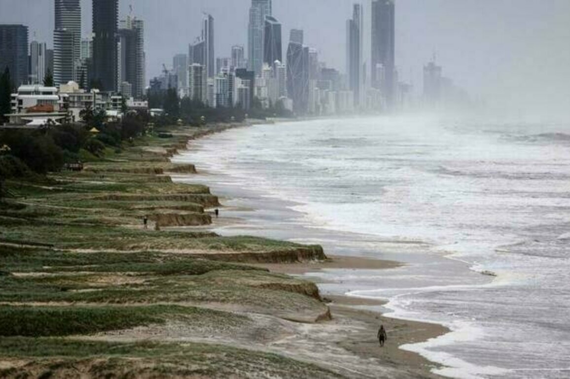 Troops injured as ex-cyclone batters Australia