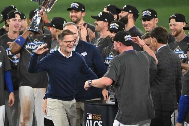 Blue Jays extend manager John Schneider, GM Ross Atkins
