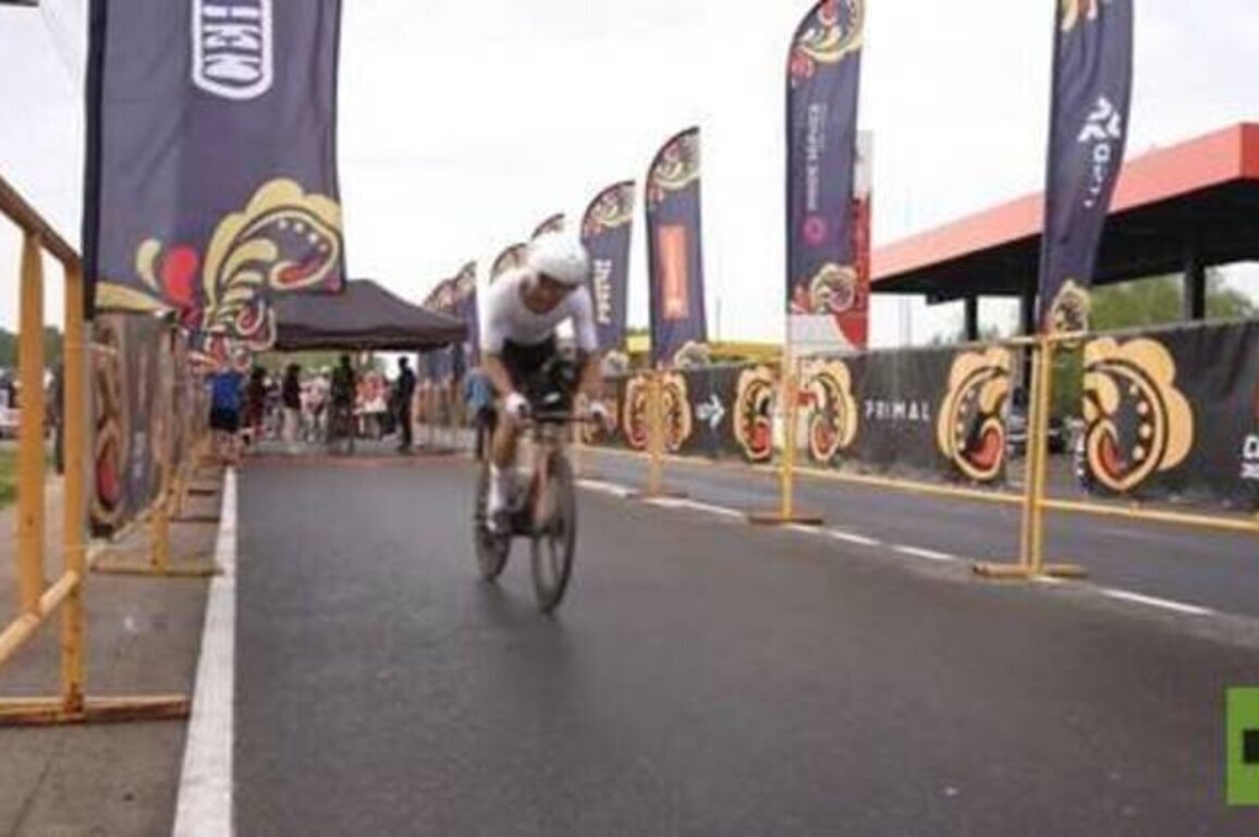 Thousands of cyclists compete in Russian amateur road race (VIDEO)