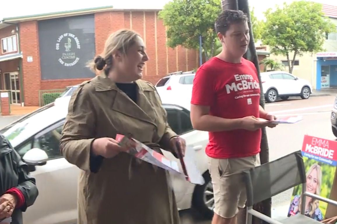Dobell candidates brave the weather for final days of campaigning  NBN News