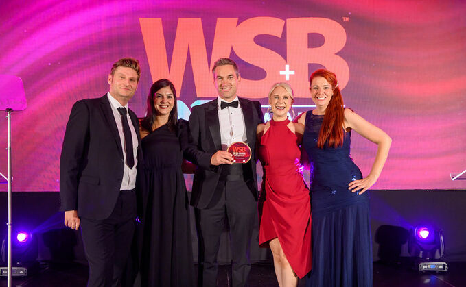 Scott Bennett (left) presents the accolade to Fidelity International’s Tasha Fry (centre left), Nick Wright (centre), Vicki Ellis (centre right) and Lucy Betchley (far right)