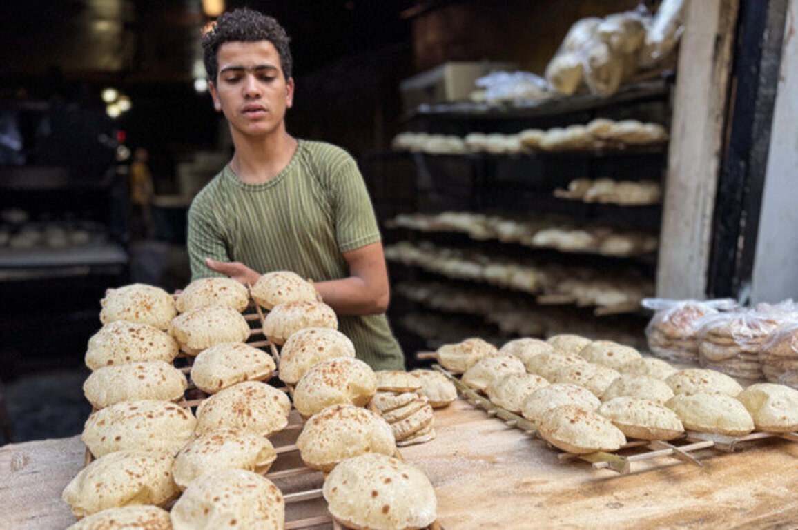 Egypt caps bread prices to shield citizens from inflation, uncertainty