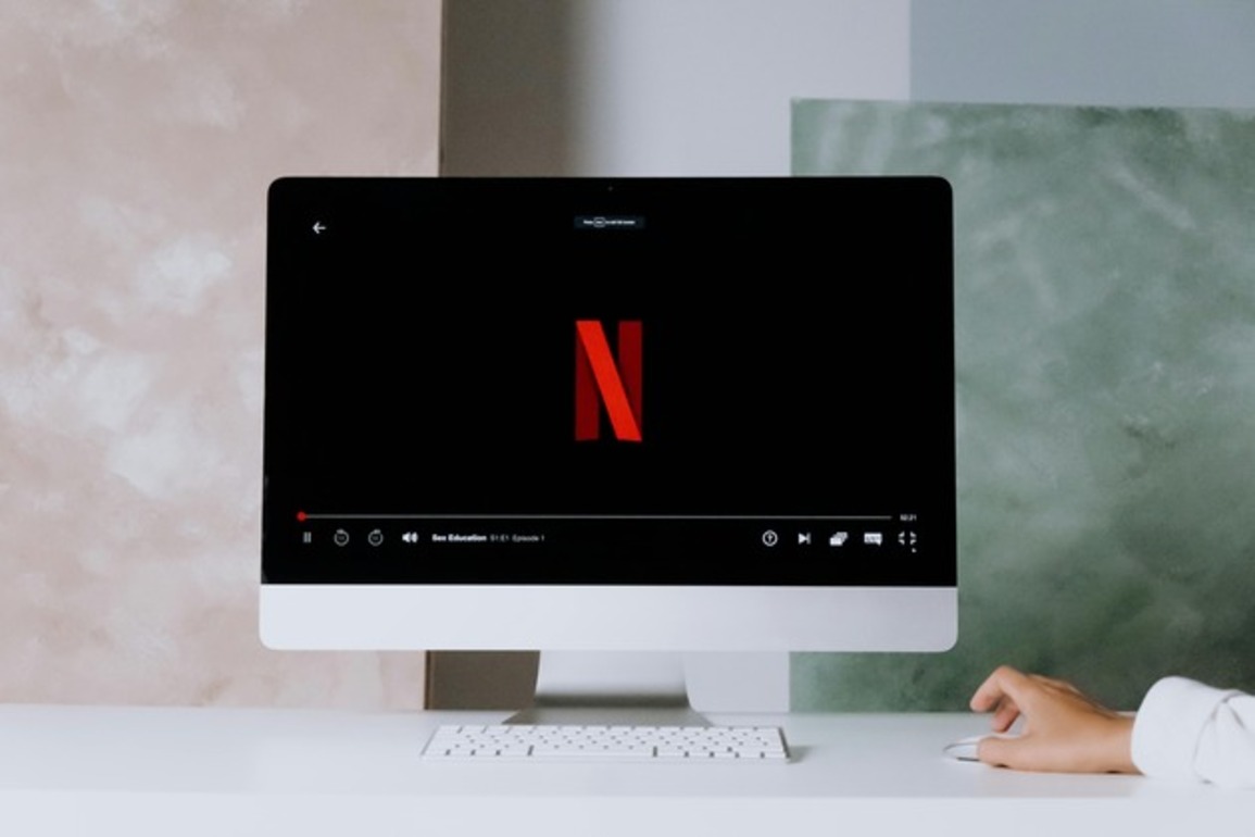 Netflix moves to acquire Warner Bros., HBO Max in $72B deal