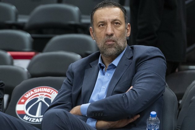 Divac steps down as Kings GM, Dumars assumes duties
