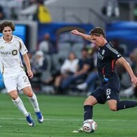 Down 2-0, LAFC score twice late in draw vs. San Diego