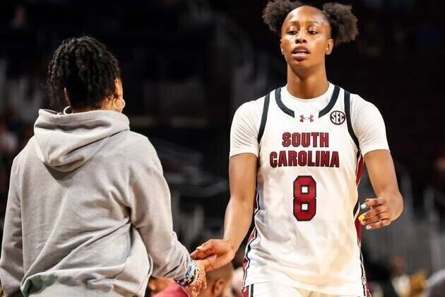 Women's Top 25 roundup: Joyce Edwards, No. 3 South Carolina cruises