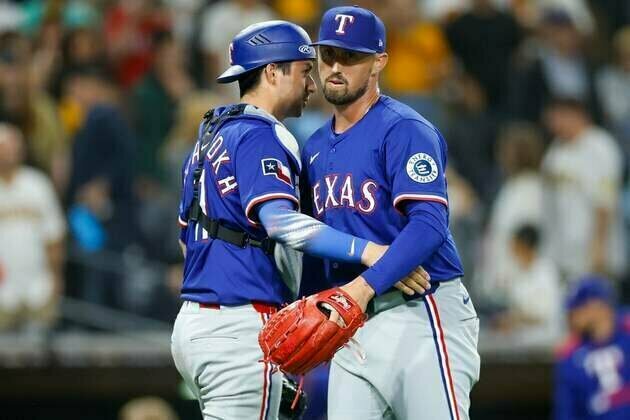Kyle Higashioka's monster night lifts Rangers past Padres