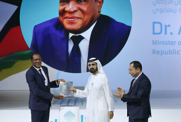 Mohammed bin Rashid honours Zimbabwe's Anxious Masuka with Best Minister Award during WGS 2025