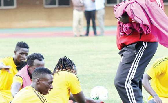 Basena ng’ali n’abazannyi ba Cranes e Namboole. Basena ng’ali n’abazannyi ba Cranes e Namboole.