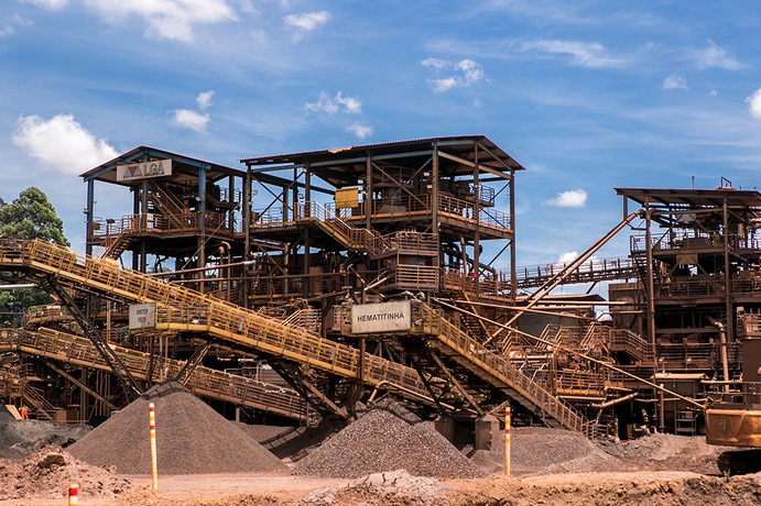 Operação de minério de ferro da LGA Mineração em MG