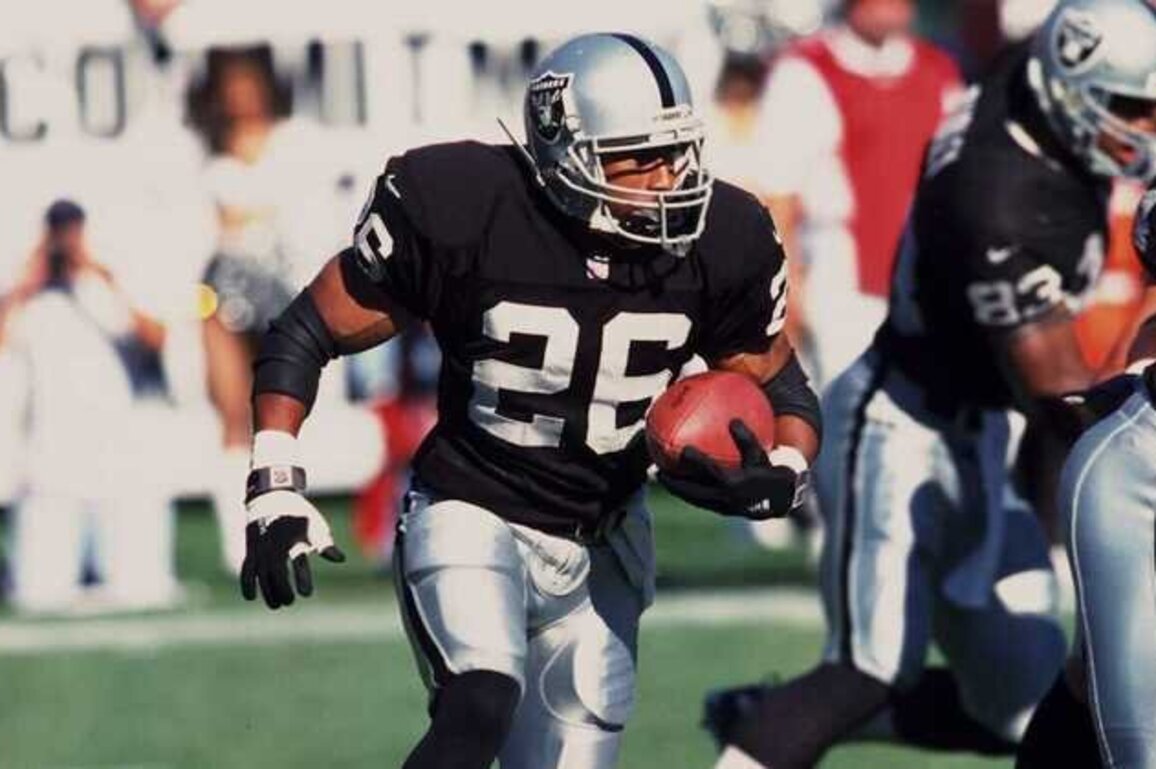 Napoleon Kaufman to light the Al Davis Memorial Torch on Sunday