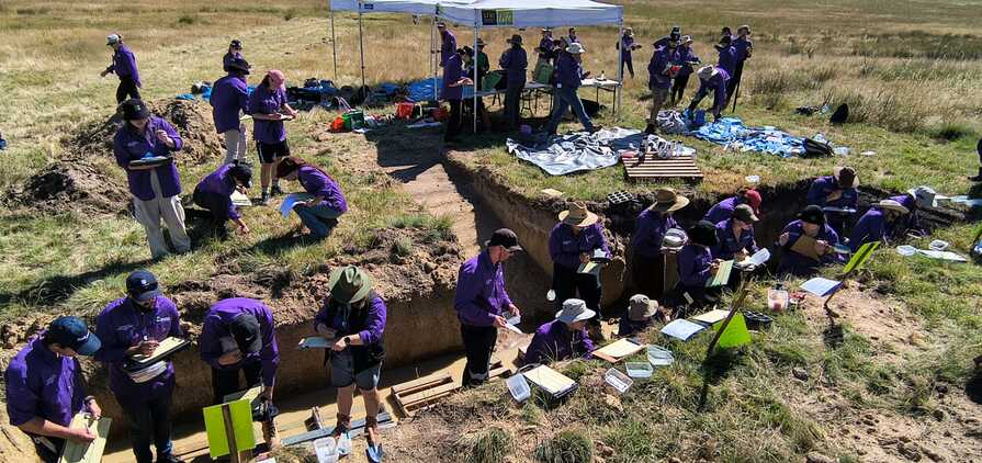 More than 200 people including international competitors attended a soil judging event held at Armidale in New South Wales recently.