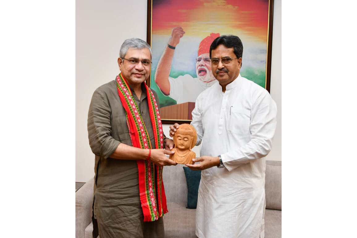 CM Saha meets Union Minister Ashwini Vaishnaw, discusses Vande Bharat, electric rail, and cyber security hub for Tripura