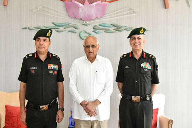 GOC of Indian Army 12 Corps AVS Rathee pays courtesy visit to Gujarat CM Patel