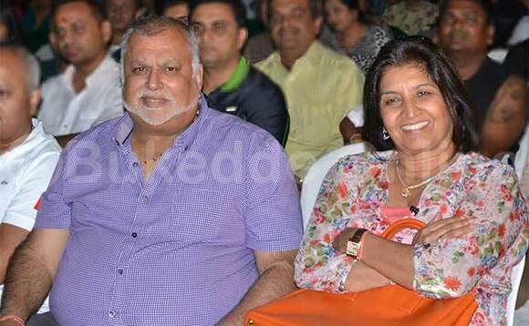Sudhir Ruparelia ne Mukyala we Jyostina ku mukolo ogumu Sudhir Ruparelia ne Mukyala we Jyostina ku mukolo ogumu