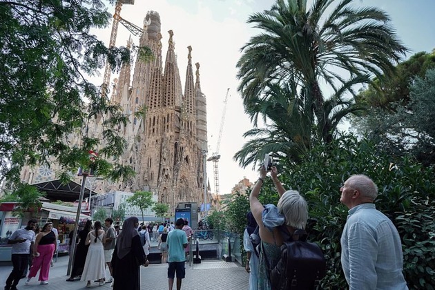 Spains economy keeps growing  why is the country doing so well&quest;