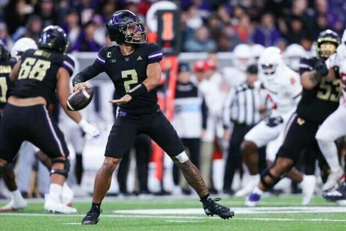 Prolific Washington QB Demond Williams Jr. faces reeling Michigan defense