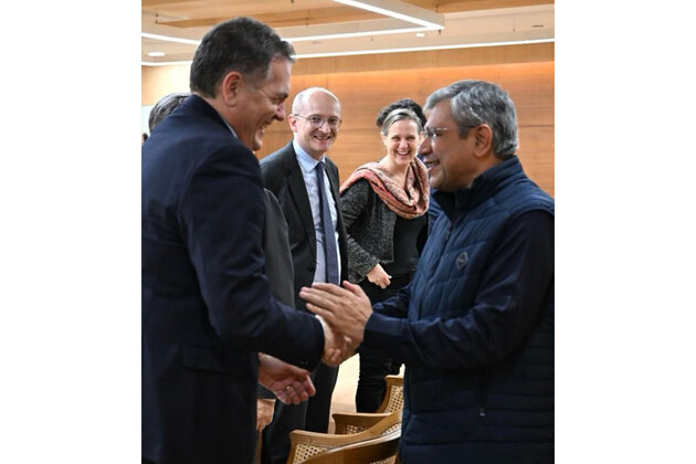 Union Minister Ashwini Vaishnaw discusses rail staff upskilling with French Transport Minister Philippe Tabarot