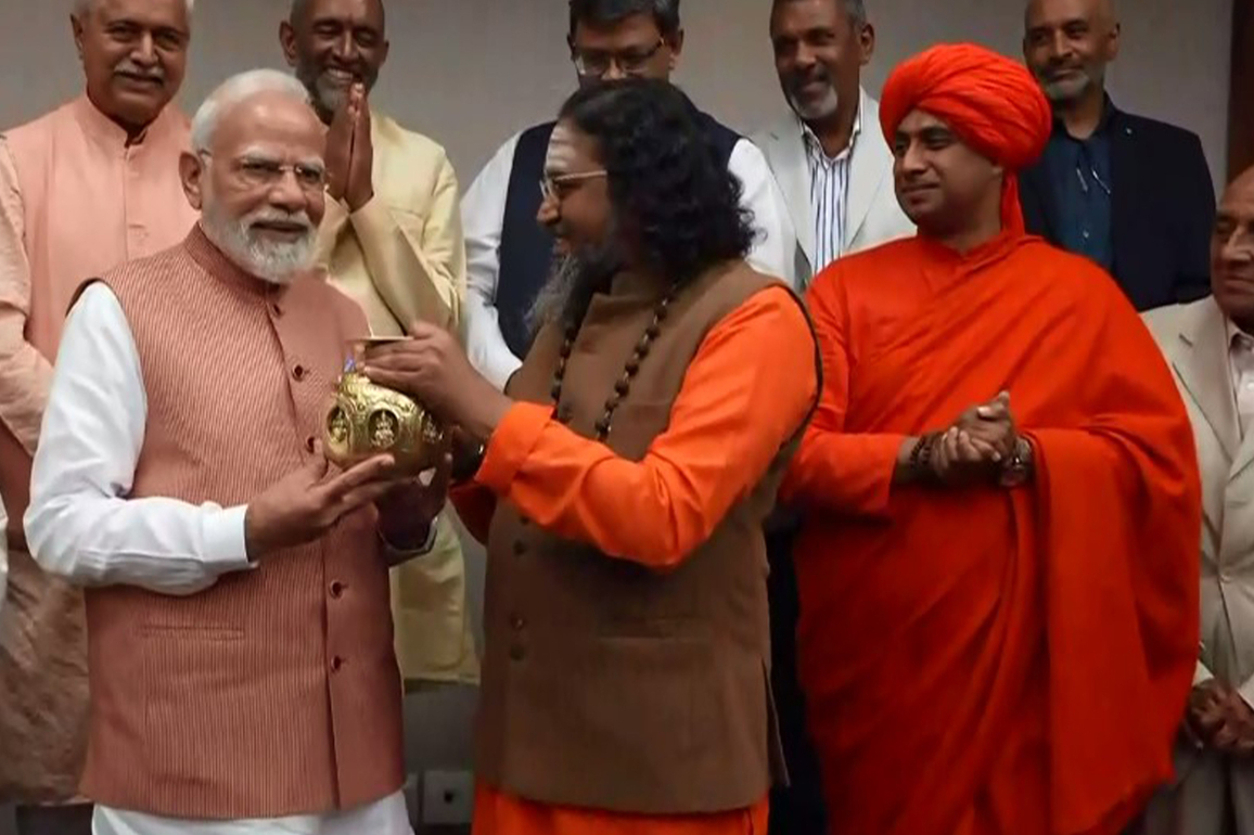 PM Modi interacts with heads of prominent community organisations in Johannesburg