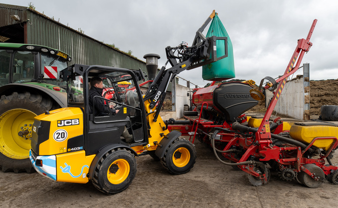 Equipped with 1,270kg lift capacity, a lift height of 2.7m and a bag lifter to boost reach, the 403E made light work of loading fertiliser into a precision drill.  