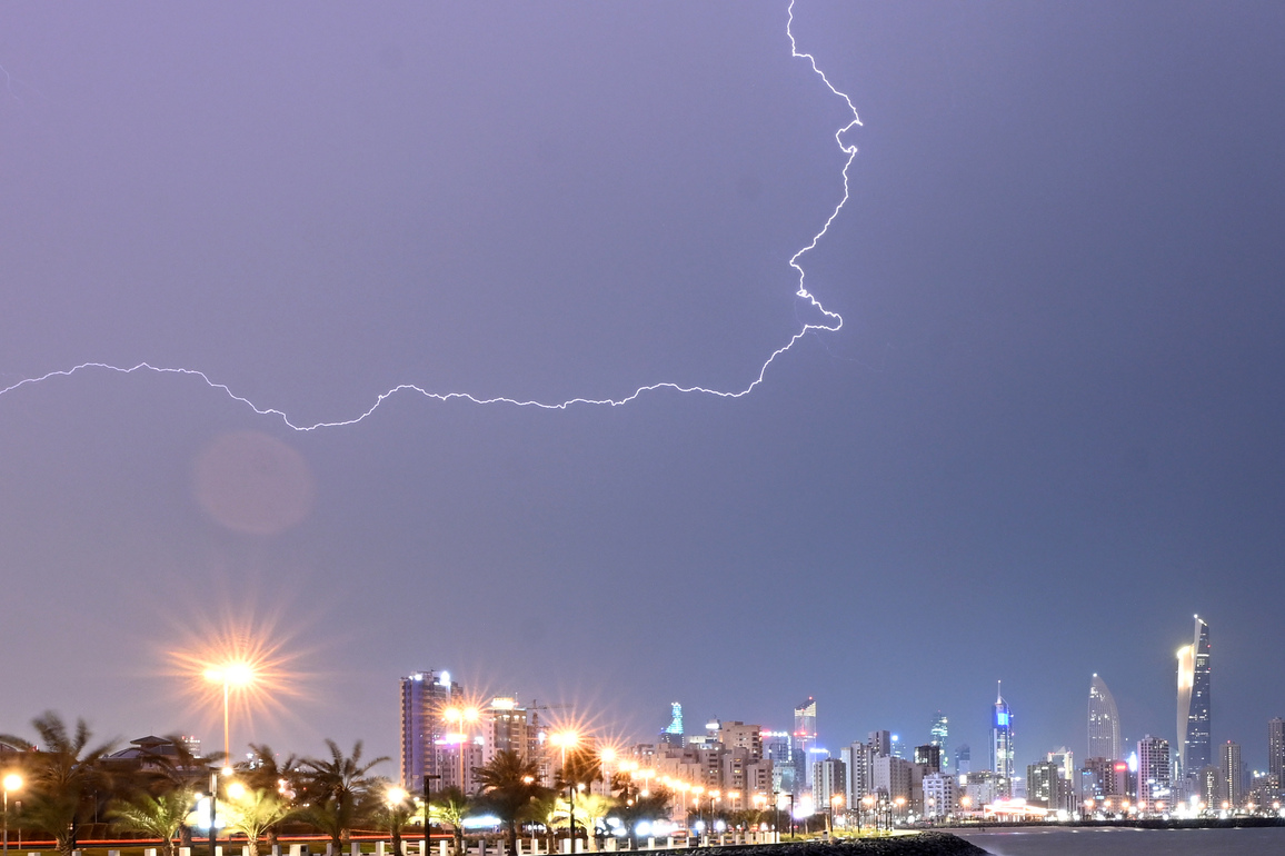 KUWAIT-KUWAIT CITY-LIGHTNING