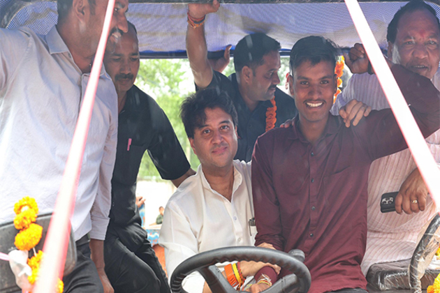 Union Minister Scindia gifts tractor to man who saved villagers in flood-hit Shivpuri