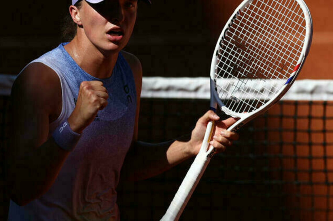 French Open Day 6: Swiatek and Sabalenka advance to last 16