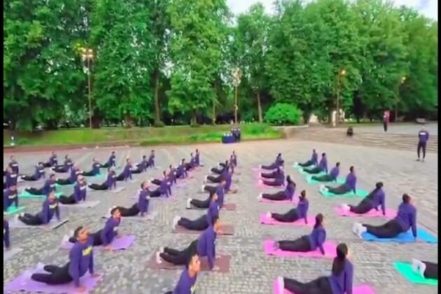 Crew of stealth frigate 'Tamal' celebrates International Yoga Day at iconic Kant Cathedral in Russia