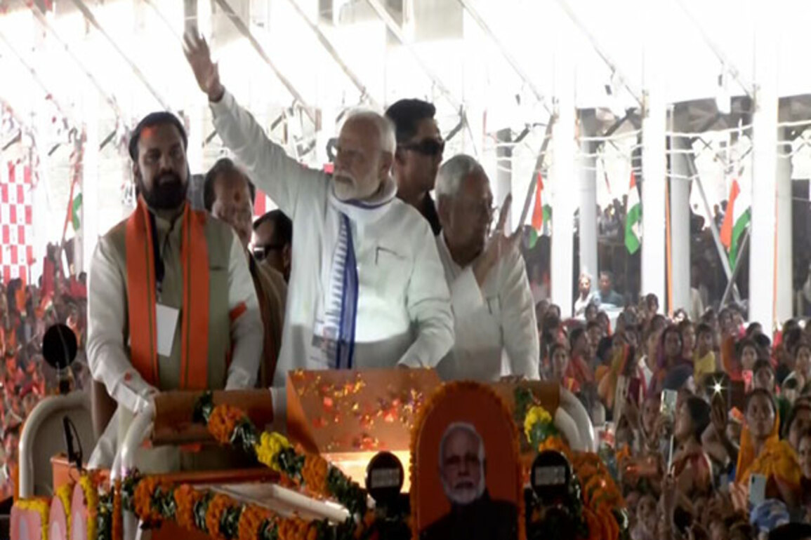 Bihar: PM Modi holds roadshow in Motihari