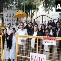 Lawyers suspend strike after Police defer operation of Delhi LG's notification