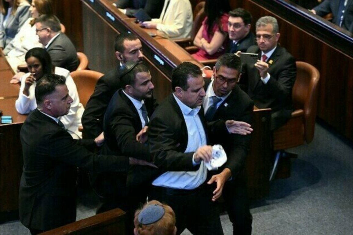 Israeli opposition politicians interrupt Trumps Knesset speech 