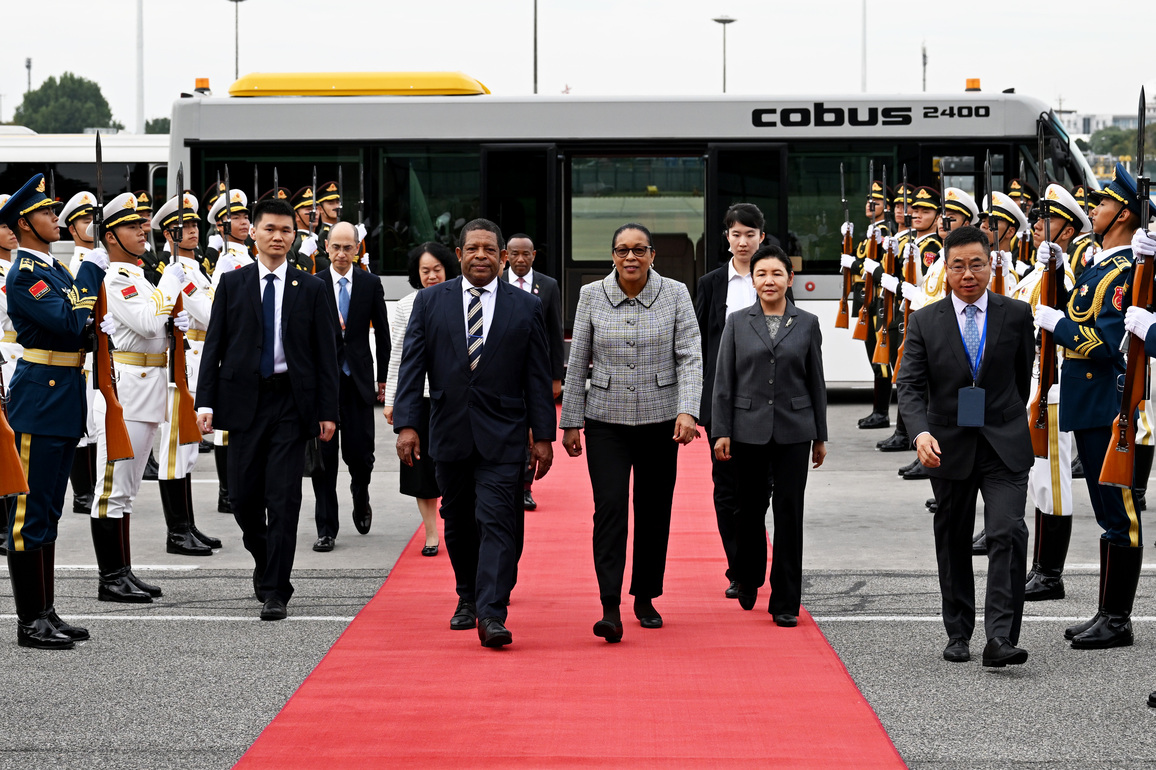 CHINA-BEIJING-DOMINICA-PRESIDENT-ARRIVAL (CN)