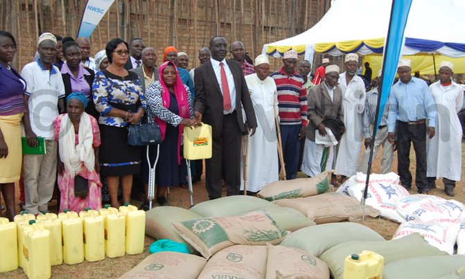 Muslims with disabilities receive foodstuffs Muslims with disabilities receive foodstuffs