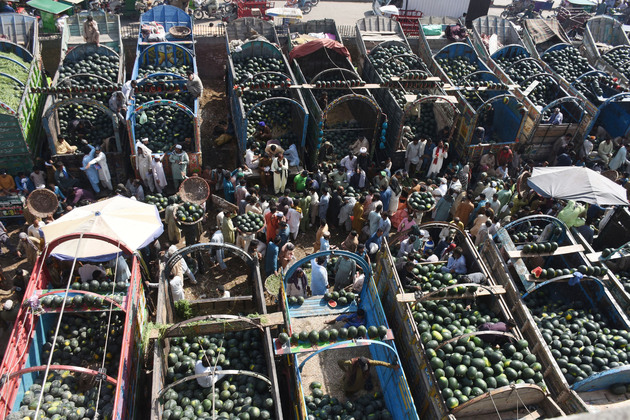 PAKISTAN-LAHORE-WATERMELON-MARKET