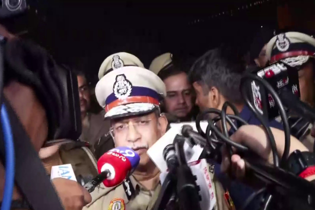Explosion occurred in slow-moving vehicle that stopped at red light, nearby vehicles damaged: Delhi Police Commissioner