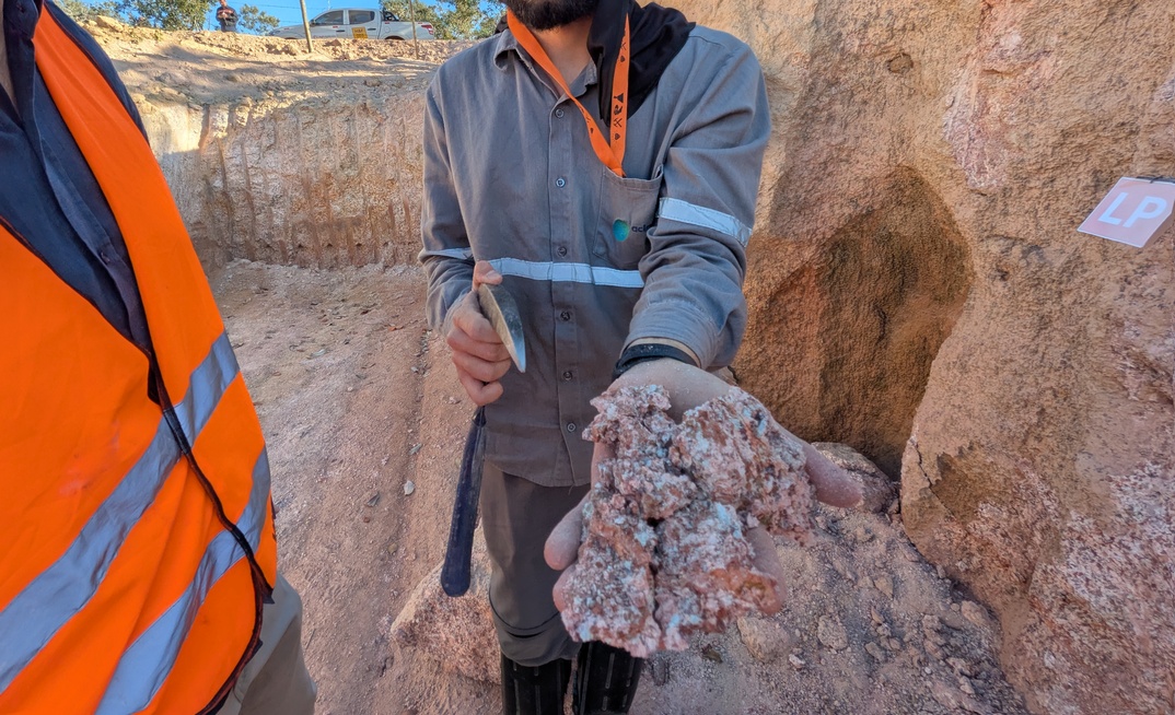 Free-digging regiloth at Aclara's Carina deposit in Goiânia in Goiás, Brazil