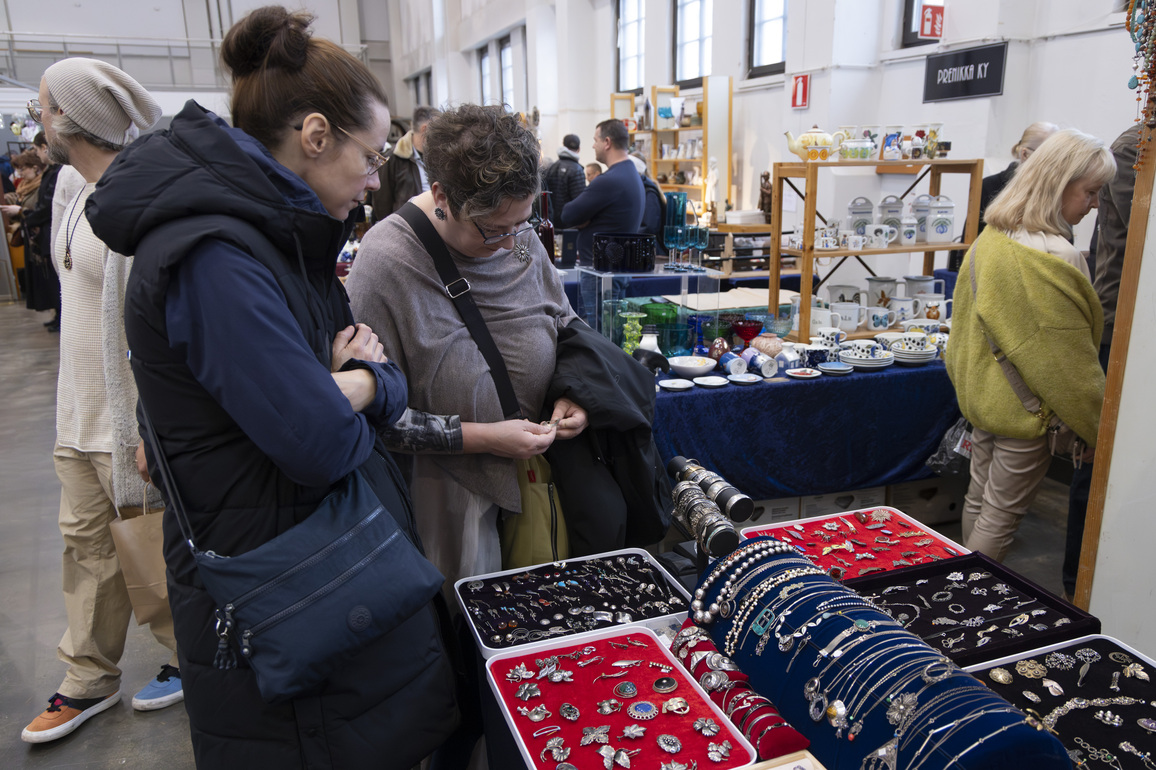 FINLAND-HELSINKI-ANTIQUE FAIR
