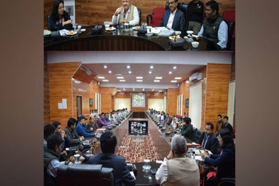 J-K: Union Joint Secretary reviews implementation of Jal Shakti Abhiyan in Doda