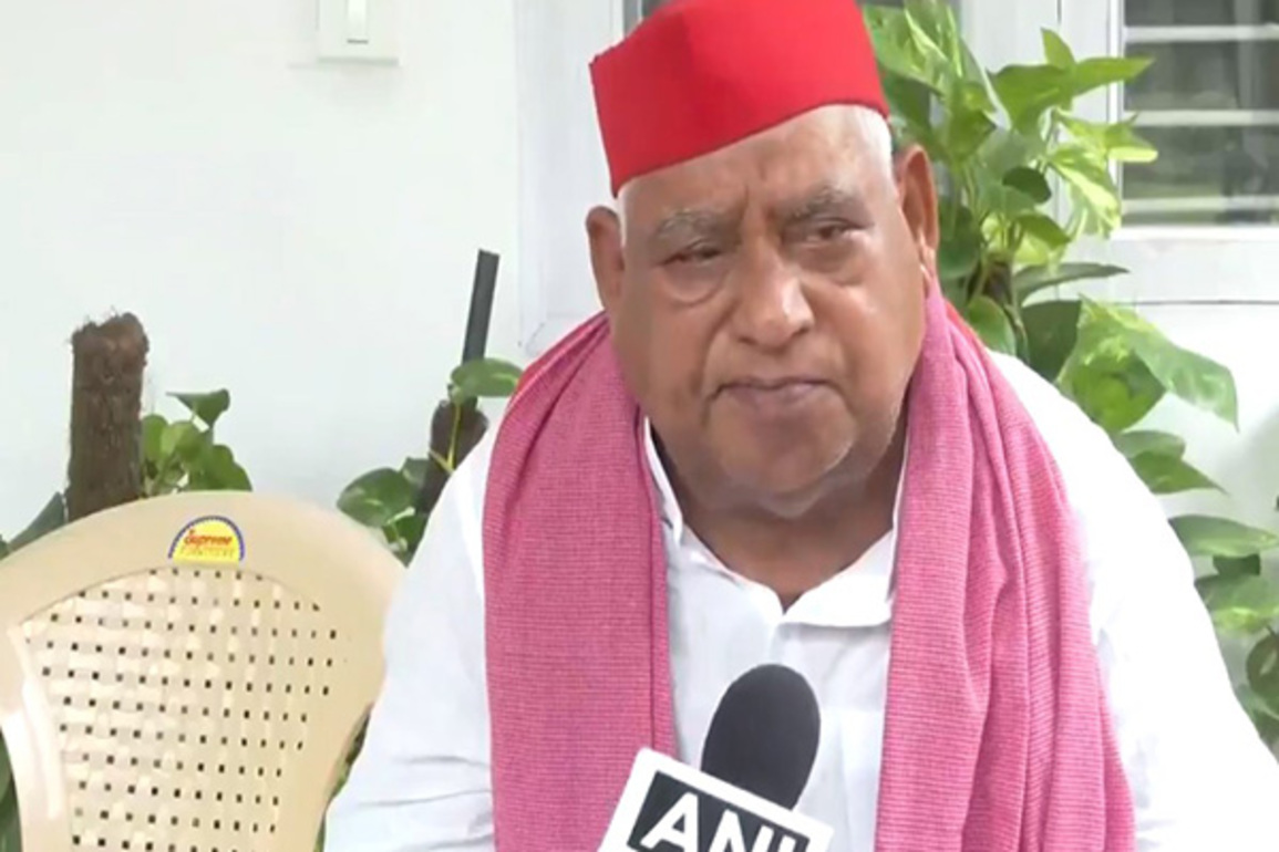 "BJP engaged in destroying democracy...": MP Awadhesh Prasad on Tejashwi Yadav's 'name missing' from voters list claim