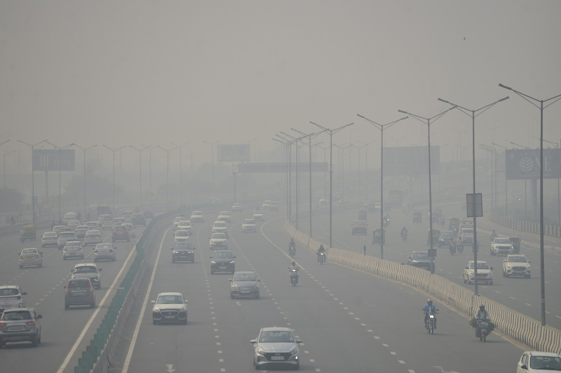 Delhi-NCR Air Quality remains under "very poor" category, overall AQI at 362