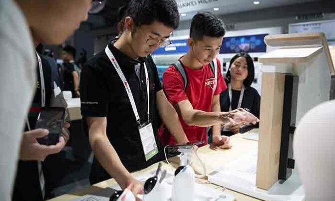 Huawei launches first product with own operating system Huawei launches first product with own operating system