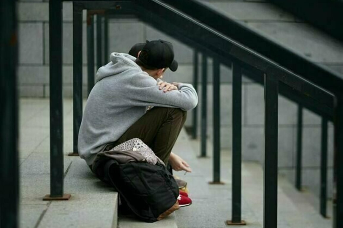 Eating disorder symptoms in teens can be traced back to family hardship, new study shows
