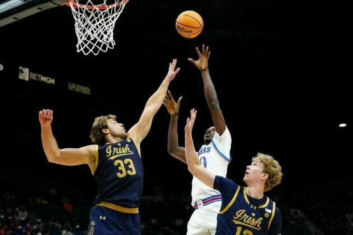 Flory Bidunga, Kansas stave off Notre Dame at Players Era