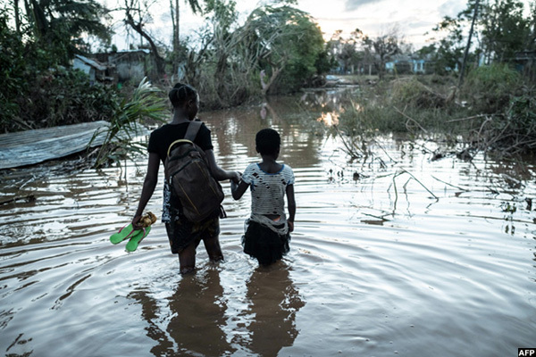  osita oises acarias and her sister oaninha anuel wade through flooded waters from their house destroyed by yclone dai