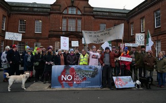 ż call on Scottish Government to hold a referendum over a National Park proposal in Galloway